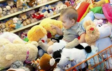 Детские игрушки: купить через Интернет или пойти в реальный магазин?